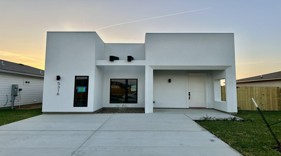 5316 Aceituno Dr., Laredo, Texas 78046, 3 Bedrooms Bedrooms, 5 Rooms Rooms,2 BathroomsBathrooms,Residential,For Sale,5316 Aceituno Dr.,20260161