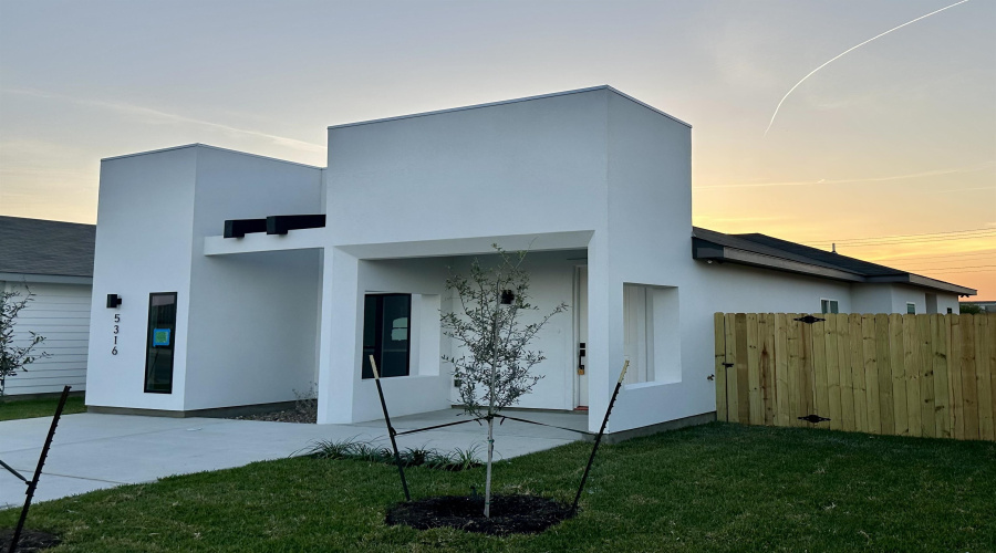 5316 Aceituno Dr., Laredo, Texas 78046, 3 Bedrooms Bedrooms, 5 Rooms Rooms,2 BathroomsBathrooms,Residential,For Sale,5316 Aceituno Dr.,20260161