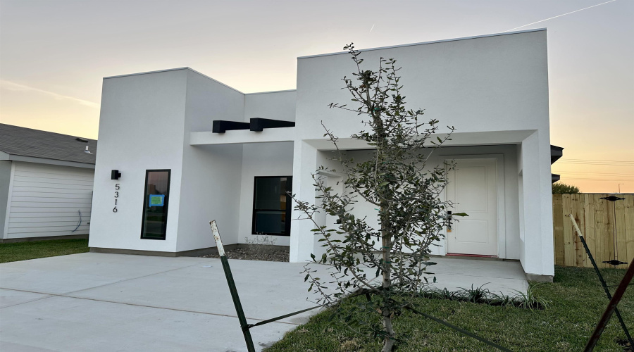 5316 Aceituno Dr., Laredo, Texas 78046, 3 Bedrooms Bedrooms, 5 Rooms Rooms,2 BathroomsBathrooms,Residential,For Sale,5316 Aceituno Dr.,20260161