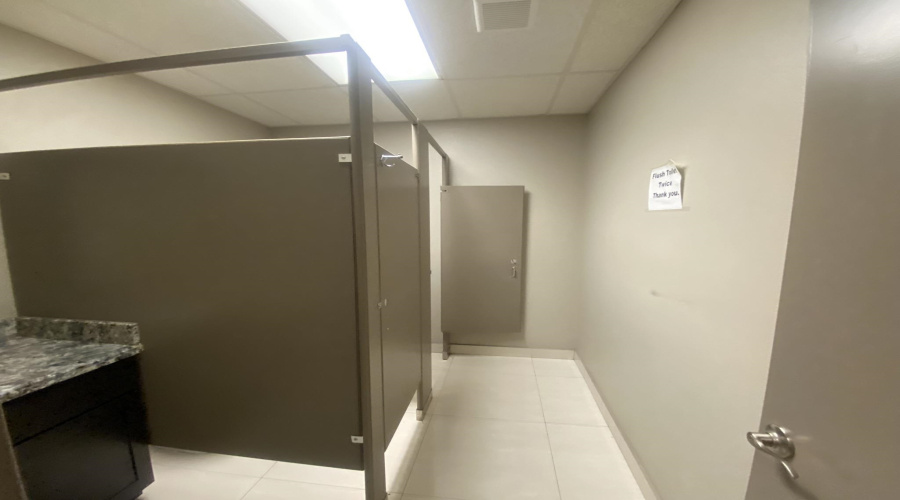 9330 San Mateo Dr, LAREDO, Texas 78045, 1 Bedroom Bedrooms, 21 Rooms Rooms,3 BathroomsBathrooms,Commercial/industrial,For Sale,9330 San Mateo Dr,20260175