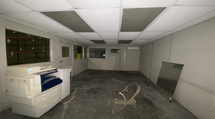 9330 San Mateo Dr, LAREDO, Texas 78045, 1 Bedroom Bedrooms, 21 Rooms Rooms,3 BathroomsBathrooms,Commercial/industrial,For Sale,9330 San Mateo Dr,20260175