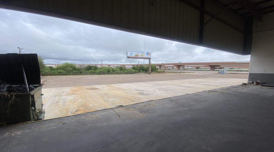 9330 San Mateo Dr, LAREDO, Texas 78045, 1 Bedroom Bedrooms, 21 Rooms Rooms,3 BathroomsBathrooms,Commercial/industrial,For Sale,9330 San Mateo Dr,20260175