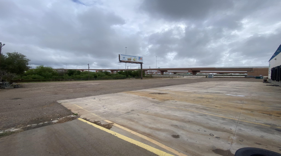 9330 San Mateo Dr, LAREDO, Texas 78045, 1 Bedroom Bedrooms, 21 Rooms Rooms,3 BathroomsBathrooms,Commercial/industrial,For Sale,9330 San Mateo Dr,20260175