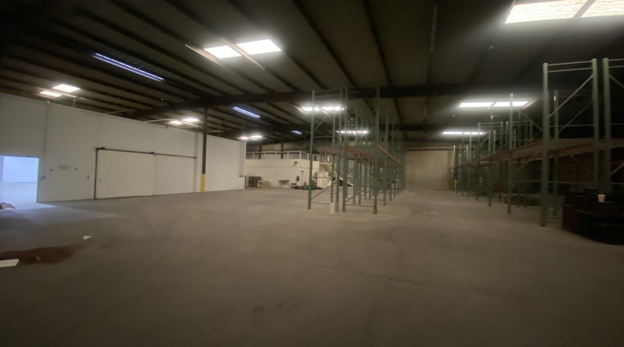 9330 San Mateo Dr, LAREDO, Texas 78045, 1 Bedroom Bedrooms, 21 Rooms Rooms,3 BathroomsBathrooms,Commercial/industrial,For Sale,9330 San Mateo Dr,20260175