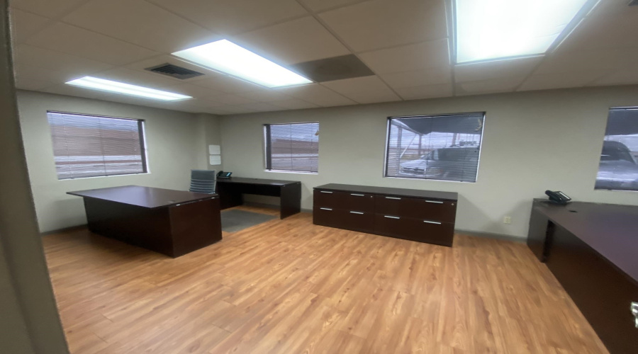 9330 San Mateo Dr, LAREDO, Texas 78045, 1 Bedroom Bedrooms, 21 Rooms Rooms,3 BathroomsBathrooms,Commercial/industrial,For Sale,9330 San Mateo Dr,20260175