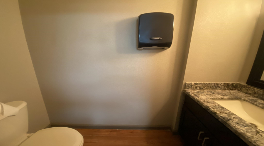 9330 San Mateo Dr, LAREDO, Texas 78045, 1 Bedroom Bedrooms, 21 Rooms Rooms,3 BathroomsBathrooms,Commercial/industrial,For Sale,9330 San Mateo Dr,20260175