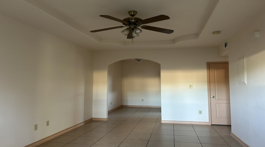 2115 Cross St, Laredo, Texas 78046, 2 Bedrooms Bedrooms, 5 Rooms Rooms,1 BathroomBathrooms,Residential,For Rent,2115 Cross St,20260167