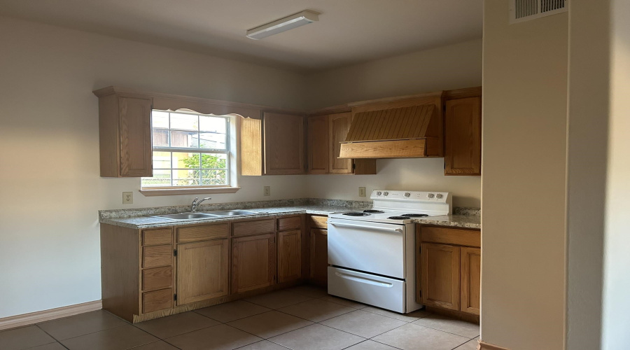 2115 Cross St, Laredo, Texas 78046, 2 Bedrooms Bedrooms, 5 Rooms Rooms,1 BathroomBathrooms,Residential,For Rent,2115 Cross St,20260167