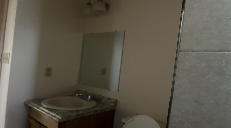 2115 Cross St, Laredo, Texas 78046, 2 Bedrooms Bedrooms, 5 Rooms Rooms,1 BathroomBathrooms,Residential,For Rent,2115 Cross St,20260167