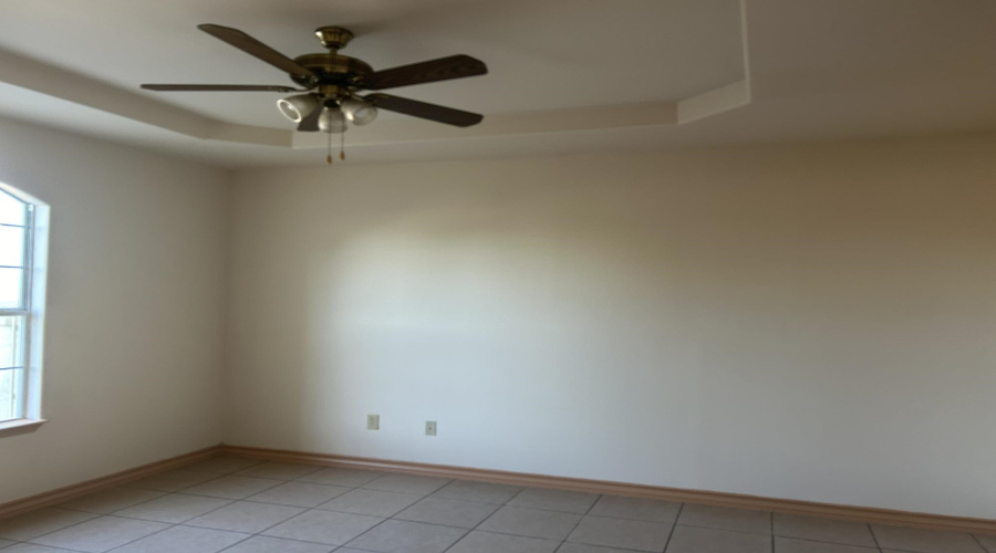 2115 Cross St, Laredo, Texas 78046, 2 Bedrooms Bedrooms, 5 Rooms Rooms,1 BathroomBathrooms,Residential,For Rent,2115 Cross St,20260167