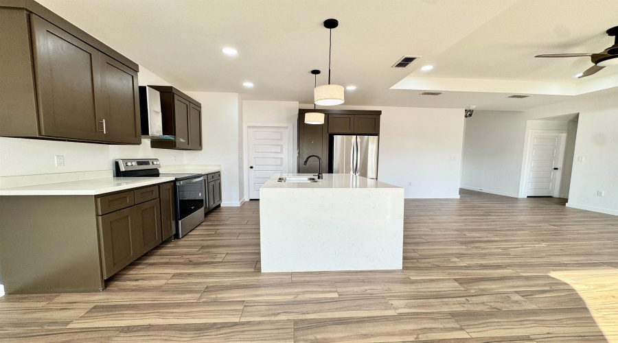 5005 Nispero Ln, Laredo, Texas 78046, 2 Bedrooms Bedrooms, 7 Rooms Rooms,2 BathroomsBathrooms,Residential,For Rent,5005 Nispero Ln,20260168