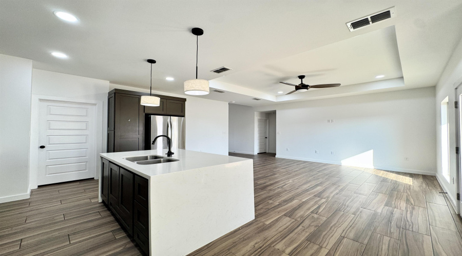 5005 Nispero Ln, Laredo, Texas 78046, 2 Bedrooms Bedrooms, 7 Rooms Rooms,2 BathroomsBathrooms,Residential,For Rent,5005 Nispero Ln,20260168