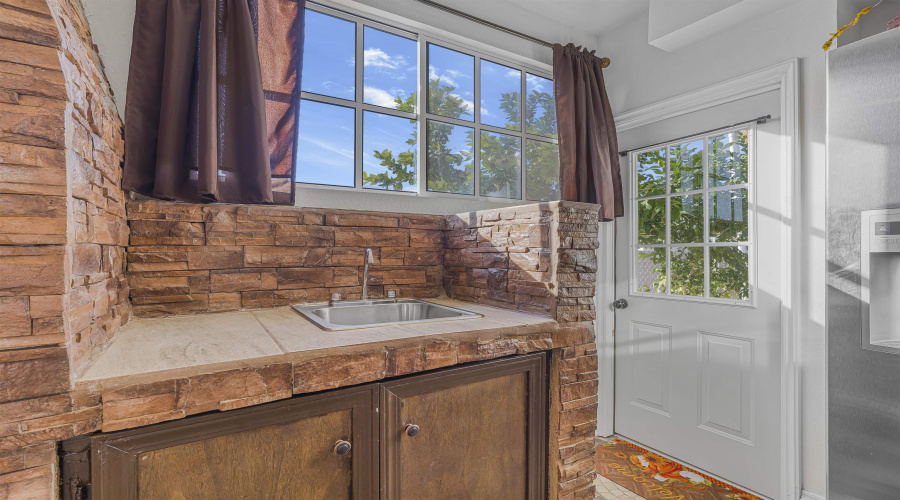 930 La Rosita, Laredo, Texas 78046, 4 Bedrooms Bedrooms, 6 Rooms Rooms,2 BathroomsBathrooms,Residential,For Sale,930 La Rosita,20260176