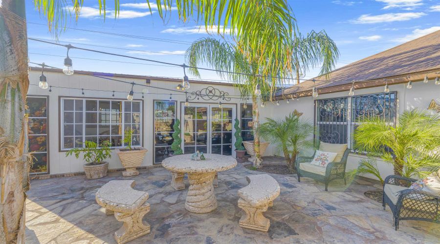 930 La Rosita, Laredo, Texas 78046, 4 Bedrooms Bedrooms, 6 Rooms Rooms,2 BathroomsBathrooms,Residential,For Sale,930 La Rosita,20260176