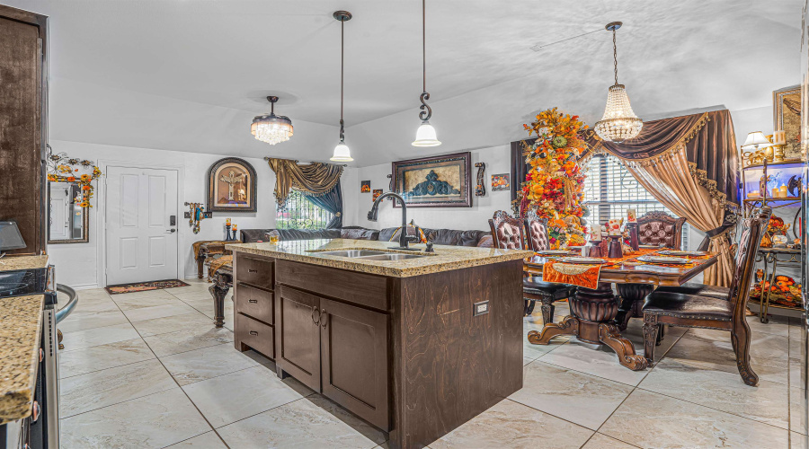 930 La Rosita, Laredo, Texas 78046, 4 Bedrooms Bedrooms, 6 Rooms Rooms,2 BathroomsBathrooms,Residential,For Sale,930 La Rosita,20260176