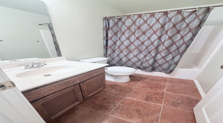 17543 College Port Dr, Laredo, Texas 78045, 5 Bedrooms Bedrooms, 7 Rooms Rooms,3 BathroomsBathrooms,Residential,For Sale,17543 College Port Dr,20260180