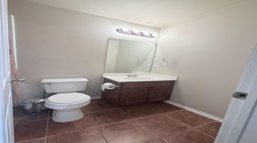 17543 College Port Dr, Laredo, Texas 78045, 5 Bedrooms Bedrooms, 7 Rooms Rooms,3 BathroomsBathrooms,Residential,For Sale,17543 College Port Dr,20260180