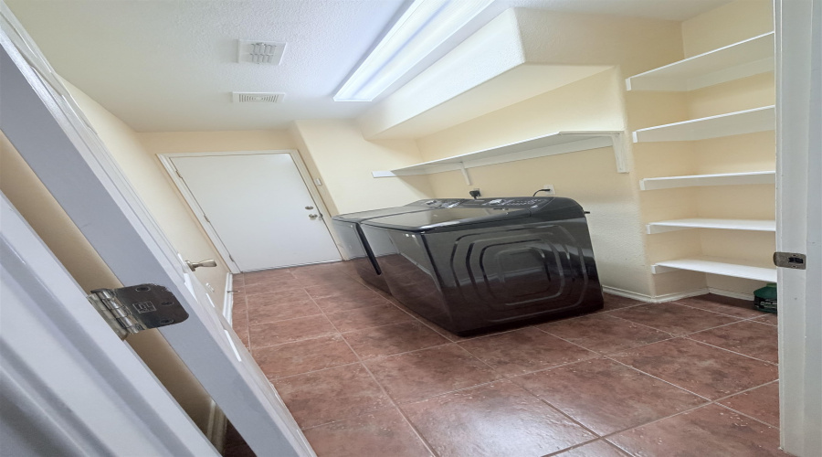 17543 College Port Dr, Laredo, Texas 78045, 5 Bedrooms Bedrooms, 7 Rooms Rooms,3 BathroomsBathrooms,Residential,For Sale,17543 College Port Dr,20260180