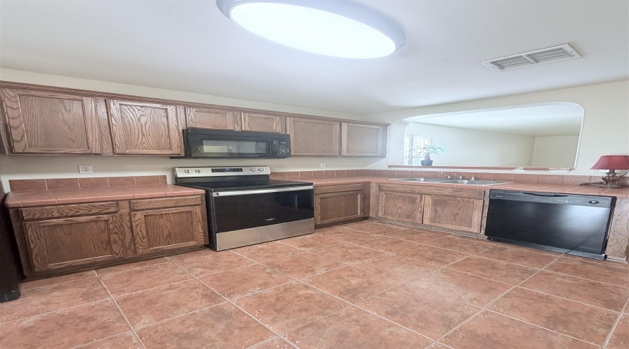 17543 College Port Dr, Laredo, Texas 78045, 5 Bedrooms Bedrooms, 7 Rooms Rooms,3 BathroomsBathrooms,Residential,For Sale,17543 College Port Dr,20260180