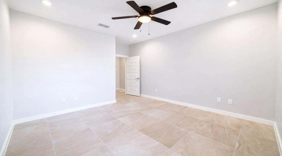 9653 McPherson Rd, Laredo, Texas 78045, 3 Bedrooms Bedrooms, 7 Rooms Rooms,2 BathroomsBathrooms,Residential,For Rent,9653 McPherson Rd,20260183