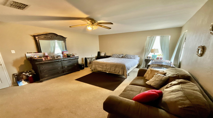 17417 College Port Dr, Laredo, Texas 78045, 5 Bedrooms Bedrooms, 8 Rooms Rooms,2 BathroomsBathrooms,Residential,For Sale,17417 College Port Dr,20260187