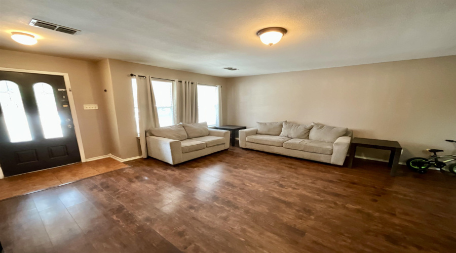 17417 College Port Dr, Laredo, Texas 78045, 5 Bedrooms Bedrooms, 8 Rooms Rooms,2 BathroomsBathrooms,Residential,For Sale,17417 College Port Dr,20260187