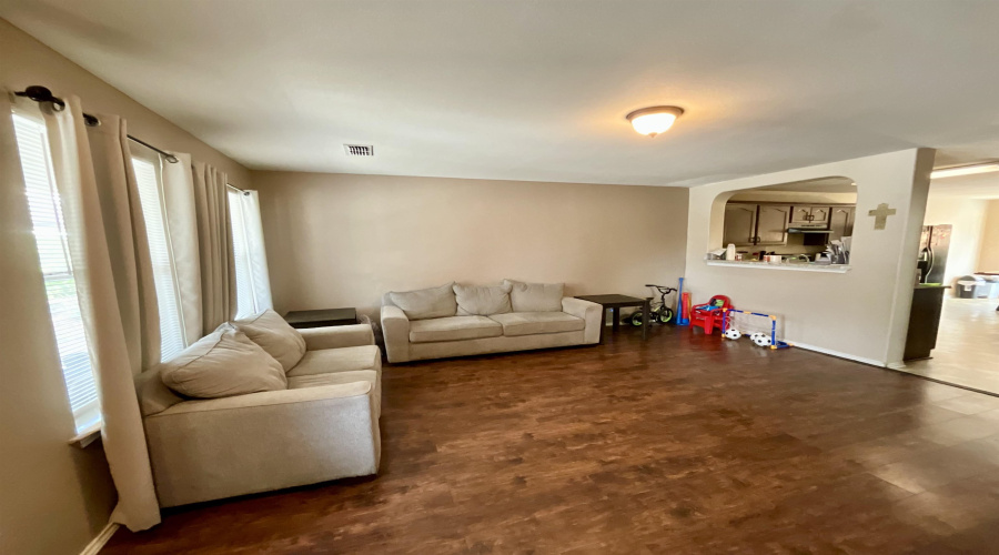 17417 College Port Dr, Laredo, Texas 78045, 5 Bedrooms Bedrooms, 8 Rooms Rooms,2 BathroomsBathrooms,Residential,For Sale,17417 College Port Dr,20260187