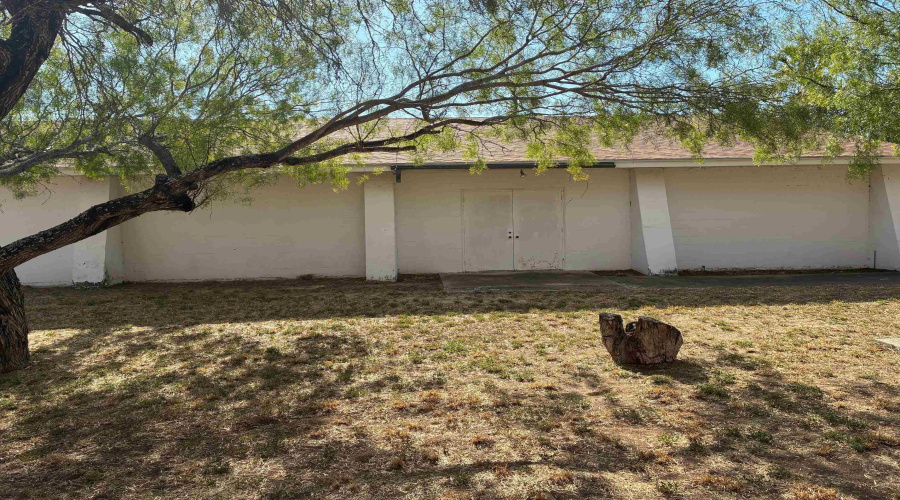 1308 14th St., ZAPATA, Texas 78046, ,2 BathroomsBathrooms,Commercial retail/office,For Sale,1308 14th St.,20260188