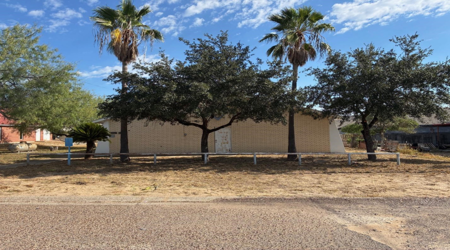 1308 14th St., ZAPATA, Texas 78046, ,2 BathroomsBathrooms,Commercial retail/office,For Sale,1308 14th St.,20260188