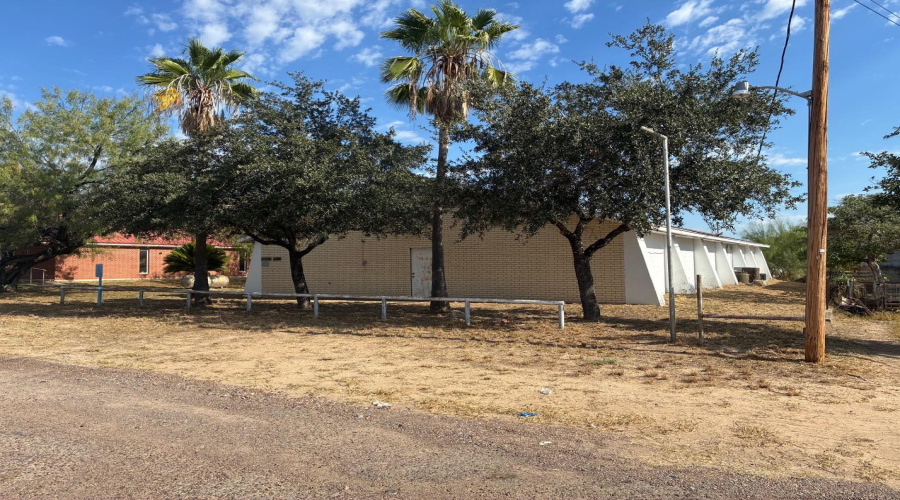 1308 14th St., ZAPATA, Texas 78046, ,2 BathroomsBathrooms,Commercial retail/office,For Sale,1308 14th St.,20260188