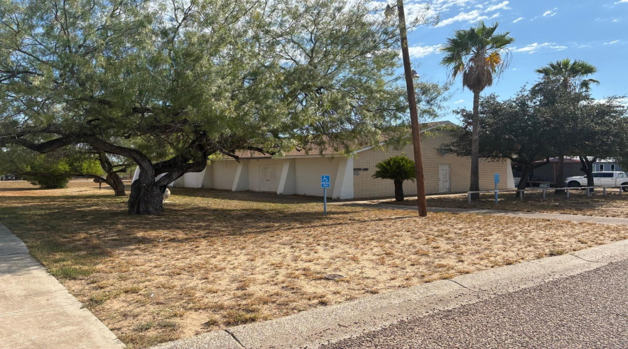 1308 14th St., ZAPATA, Texas 78046, ,2 BathroomsBathrooms,Commercial retail/office,For Sale,1308 14th St.,20260188