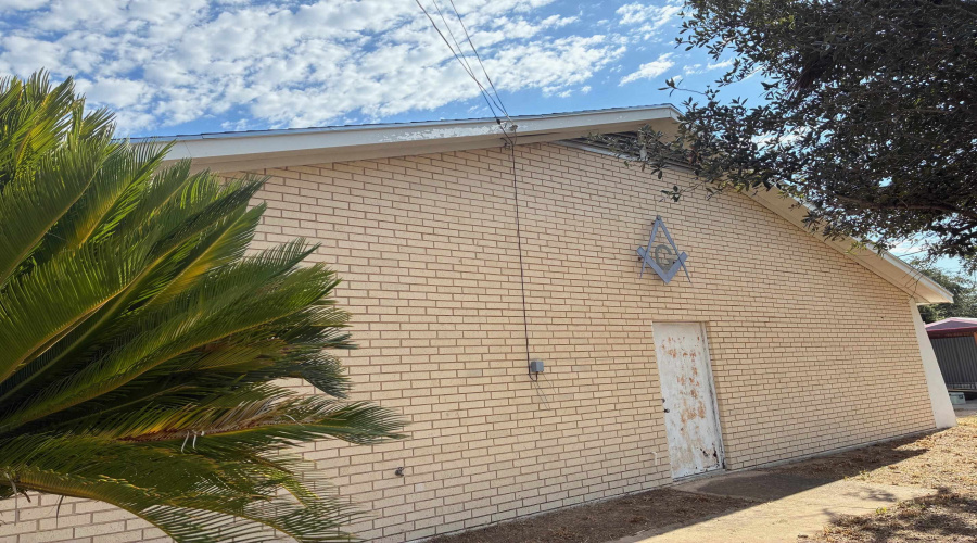 1308 14th St., ZAPATA, Texas 78046, ,2 BathroomsBathrooms,Commercial retail/office,For Sale,1308 14th St.,20260188