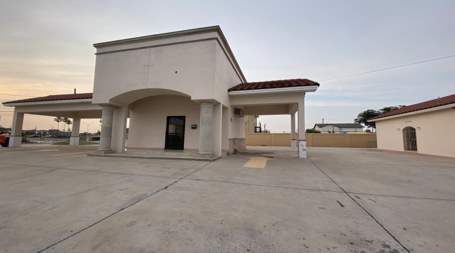 620 Victoria St, LAREDO, Texas 78045, ,2 BathroomsBathrooms,Commercial retail/office,For Sale,620 Victoria St,20260193