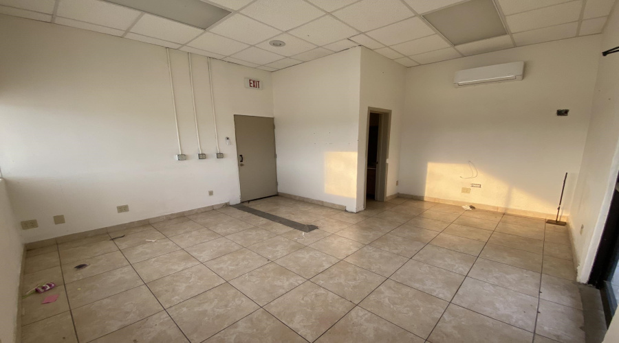 620 Victoria St, LAREDO, Texas 78045, ,2 BathroomsBathrooms,Commercial retail/office,For Sale,620 Victoria St,20260193