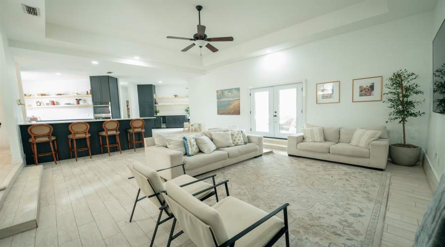 1502 White Tail Ln, Laredo, Texas 78043, 3 Bedrooms Bedrooms, 7 Rooms Rooms,2 BathroomsBathrooms,Residential,For Sale,1502 White Tail Ln,20260191