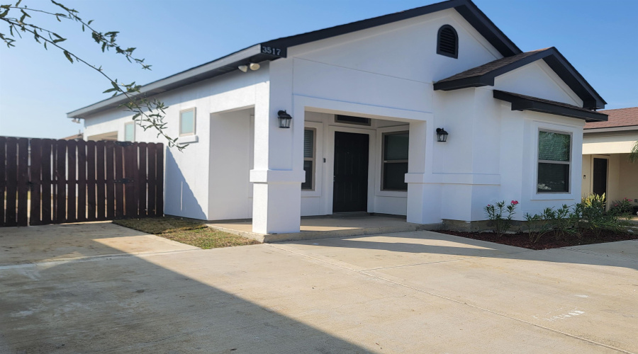 3517 Celso Cavazos Rd., Laredo, Texas 78046, 3 Bedrooms Bedrooms, 6 Rooms Rooms,2 BathroomsBathrooms,Residential,For Sale,3517 Celso Cavazos Rd.,20260198