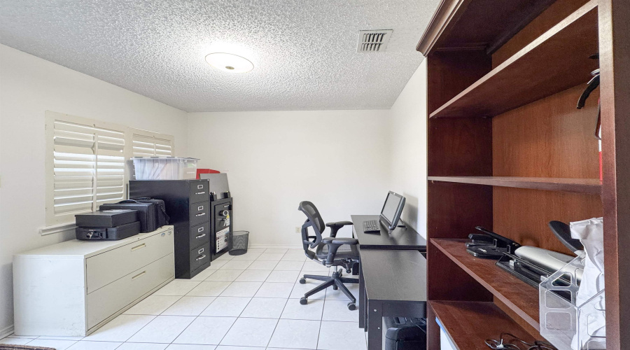 8801 McPherson Rd, Laredo, Texas 78045, 3 Bedrooms Bedrooms, 7 Rooms Rooms,3 BathroomsBathrooms,Residential,For Sale,8801 McPherson Rd,20260206