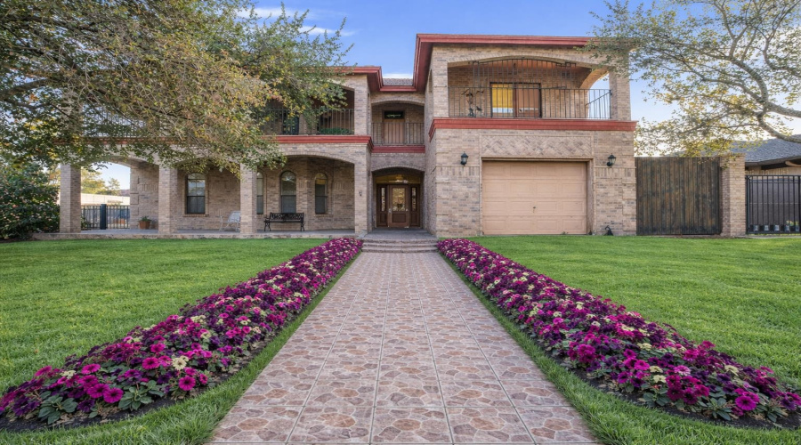 4213 Morelia Dr, Laredo, Texas 78046, 8 Bedrooms Bedrooms, 13 Rooms Rooms,4 BathroomsBathrooms,Residential,For Sale,4213 Morelia Dr,20260210