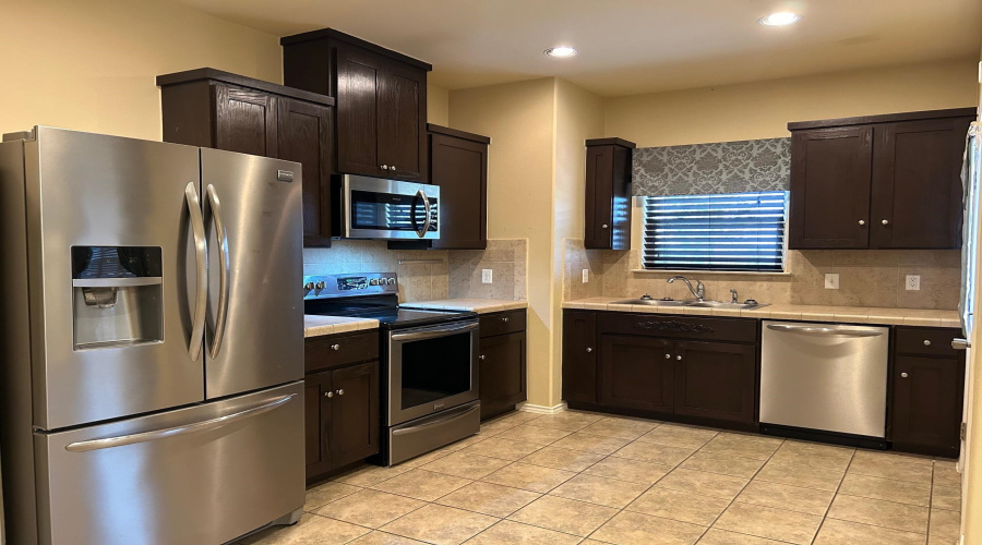 5012 Lost Hills Trail, Laredo, Texas 78041, 3 Bedrooms Bedrooms, 6 Rooms Rooms,2 BathroomsBathrooms,Residential,For Rent,5012 Lost Hills Trail,20260211