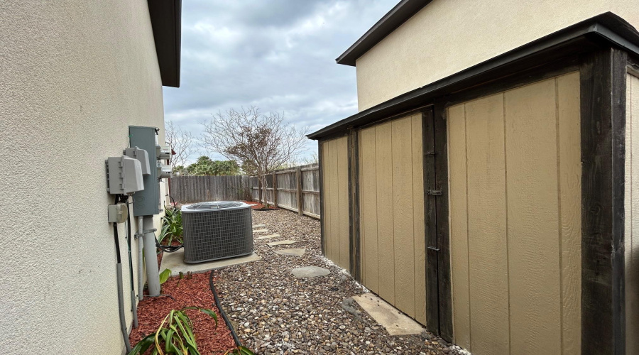 5012 Lost Hills Trail, Laredo, Texas 78041, 3 Bedrooms Bedrooms, 6 Rooms Rooms,2 BathroomsBathrooms,Residential,For Rent,5012 Lost Hills Trail,20260211