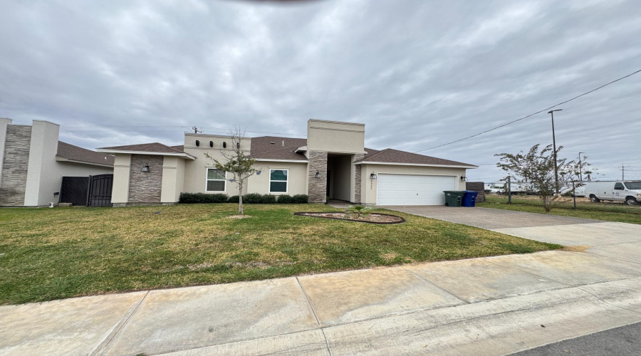 6002 Amir Dr., Laredo, Texas 78041, 4 Bedrooms Bedrooms, 5 Rooms Rooms,2 BathroomsBathrooms,Residential,For Rent,6002 Amir Dr.,20260212