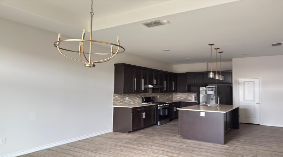 6002 Amir Dr., Laredo, Texas 78041, 4 Bedrooms Bedrooms, 5 Rooms Rooms,2 BathroomsBathrooms,Residential,For Rent,6002 Amir Dr.,20260212