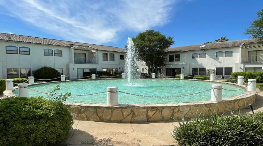 100 W Village Blvd, Laredo, Texas 78041, 2 Bedrooms Bedrooms, 5 Rooms Rooms,2 BathroomsBathrooms,Residential,For Rent,100 W Village Blvd,20260213