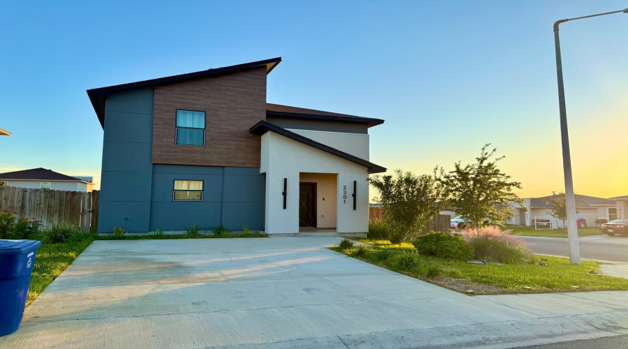 2201 Durazno Ct., Laredo, Texas 78046, 3 Bedrooms Bedrooms, 4 Rooms Rooms,2 BathroomsBathrooms,Residential,For Rent,2201 Durazno Ct.,20260214