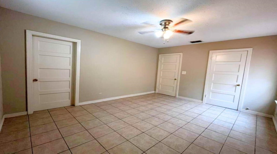 2116 Garfield St, LAREDO, Texas 78043, 2 Bedrooms Bedrooms, 4 Rooms Rooms,2 BathroomsBathrooms,Residential,For Sale,2116 Garfield St,20260216