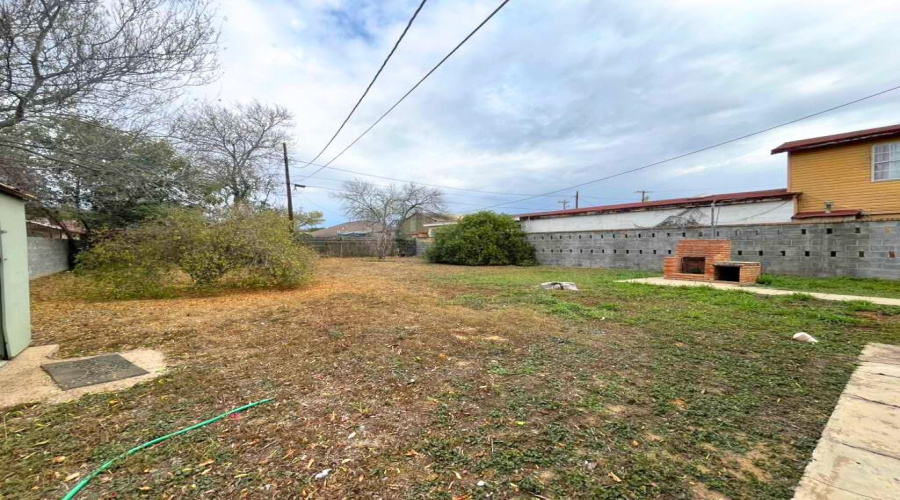 2116 Garfield St, LAREDO, Texas 78043, 2 Bedrooms Bedrooms, 4 Rooms Rooms,2 BathroomsBathrooms,Residential,For Sale,2116 Garfield St,20260216