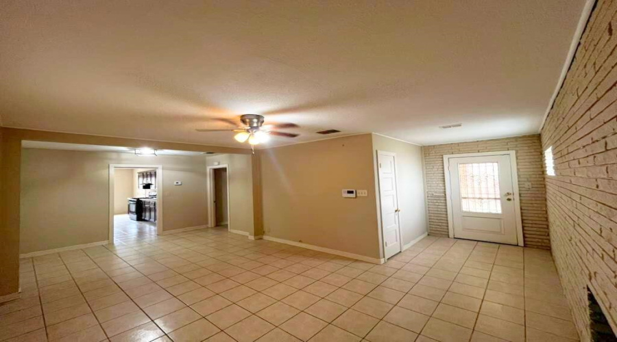 2116 Garfield St, LAREDO, Texas 78043, 2 Bedrooms Bedrooms, 4 Rooms Rooms,2 BathroomsBathrooms,Residential,For Sale,2116 Garfield St,20260216