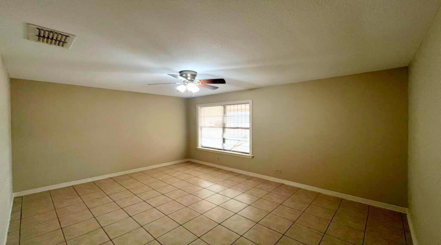 2116 Garfield St, LAREDO, Texas 78043, 2 Bedrooms Bedrooms, 4 Rooms Rooms,2 BathroomsBathrooms,Residential,For Sale,2116 Garfield St,20260216