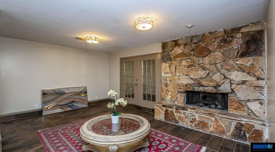 201 E Del Mar Blvd, Laredo, Texas 78041, 2 Bedrooms Bedrooms, 5 Rooms Rooms,2 BathroomsBathrooms,Residential,For Sale,201 E Del Mar Blvd,20260217