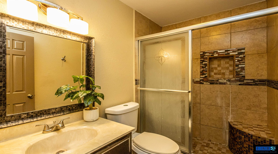 201 E Del Mar Blvd, Laredo, Texas 78041, 2 Bedrooms Bedrooms, 5 Rooms Rooms,2 BathroomsBathrooms,Residential,For Sale,201 E Del Mar Blvd,20260217